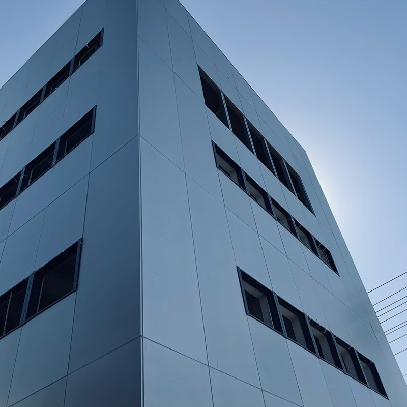 Mur-rideau en aluminium unitisé